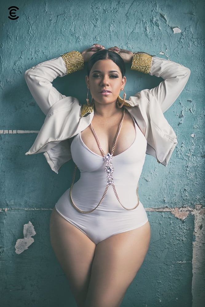 beautoful latin women in sexy outfits