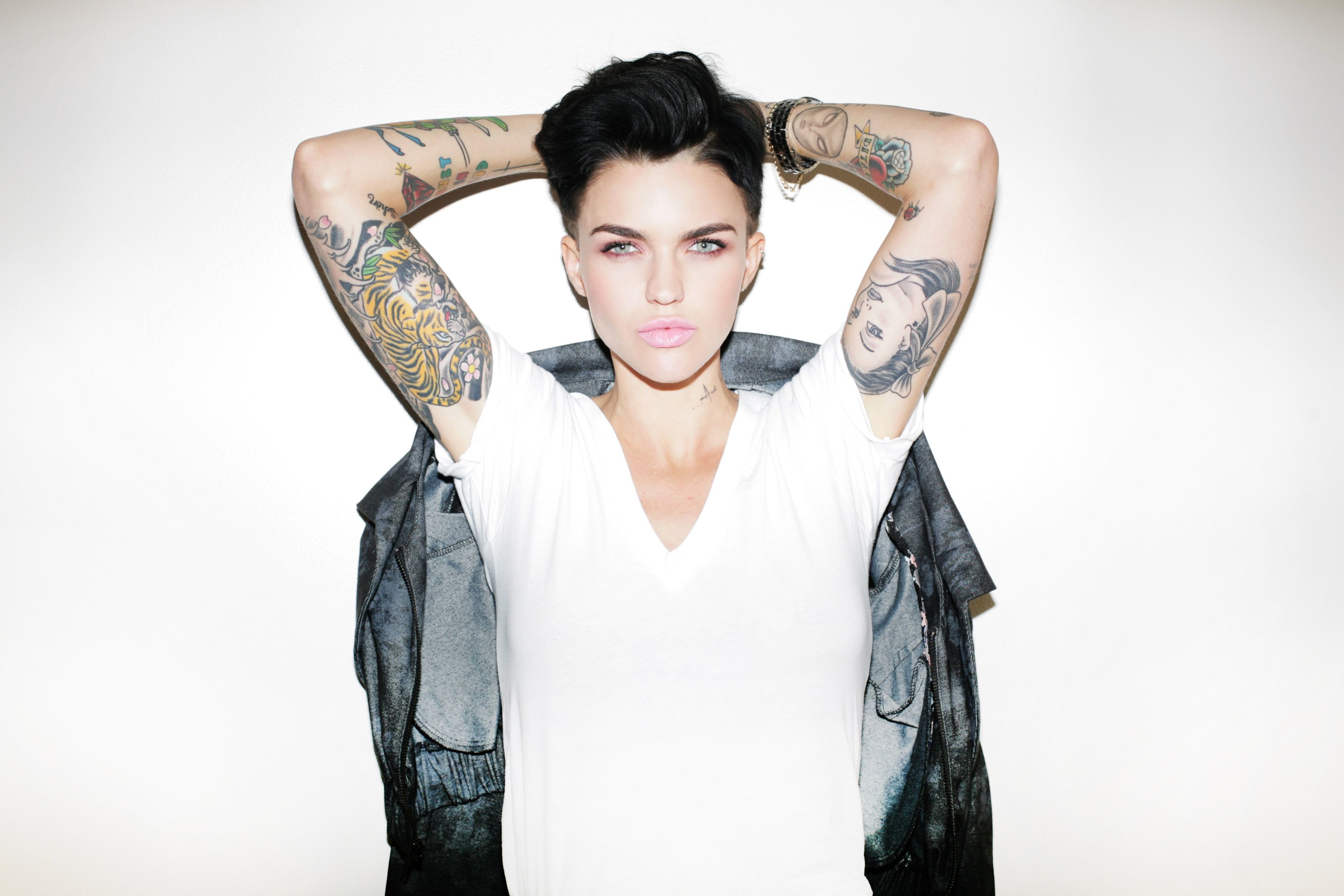 fond yeux top cheveux ruby rose